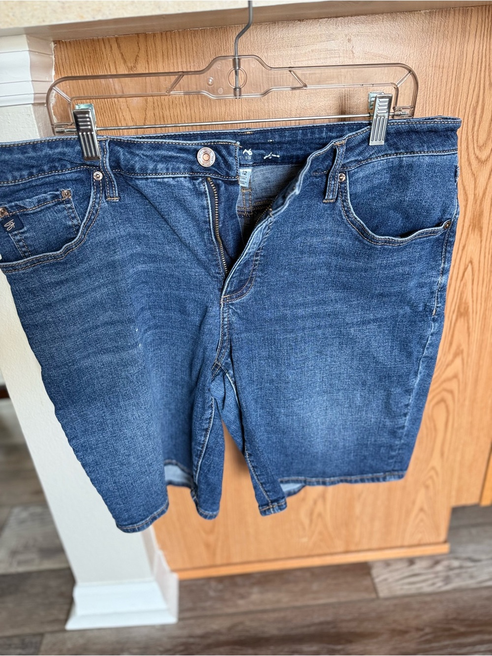 Relaxed Fit Denim Shorts in Dark Blue